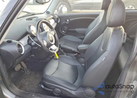 2010 Mini Cooper z USA, uszkodzony, nr VIN WMWMF3C5XATZ61422